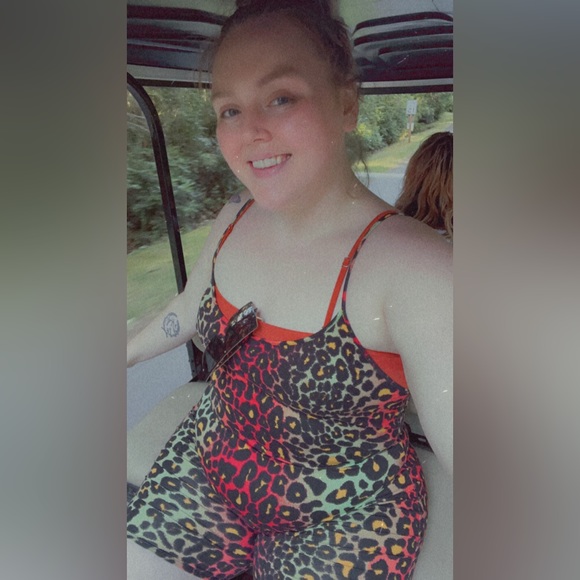 Meet your Posher, Sierra - Picture 2 of 4